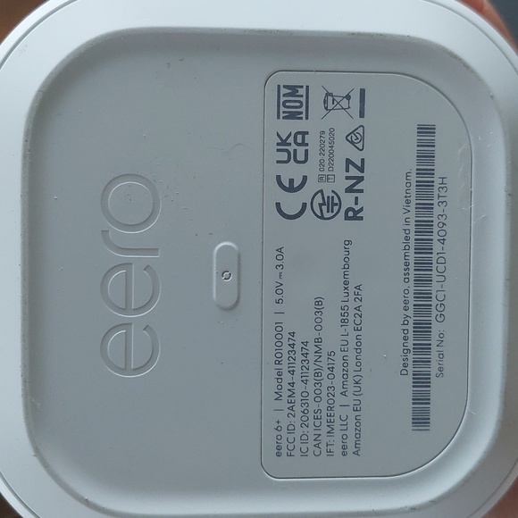 Outdoor receiver and Eeros 6+ mesh router - Picture 5 of 6